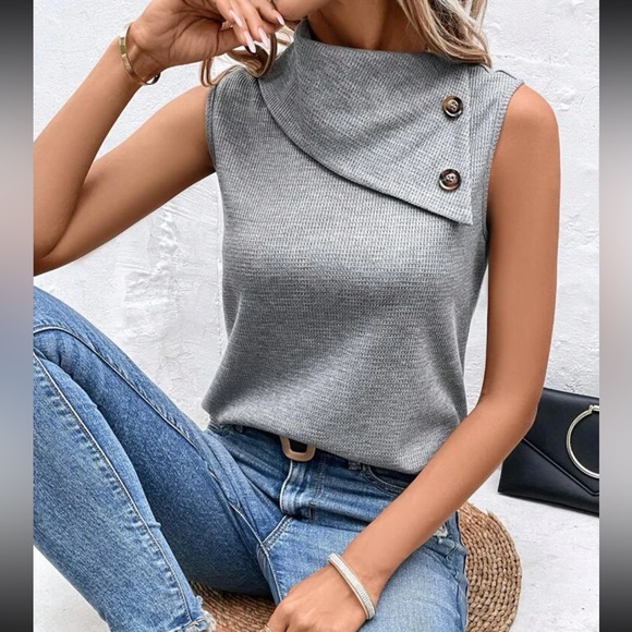 Tops - Chic button detail sleeveless top